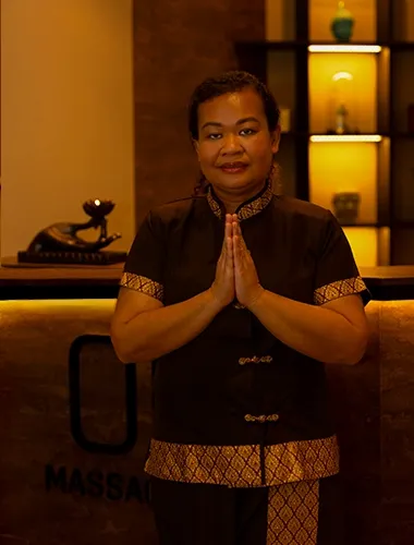Massage therapist Arisa